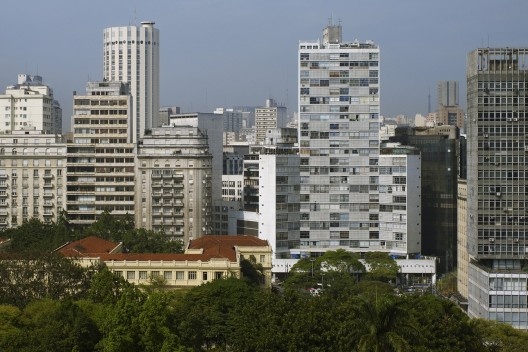 Edifício Eiffel, São Paulo, arquiteto Oscar Niemeyer<br />Foto Nelson Kon 