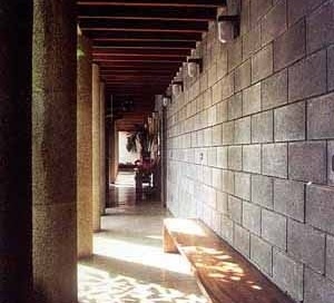 Casa da Justiça, Cali, Colombia. Arquiteto Benjamin Barney-Caldas