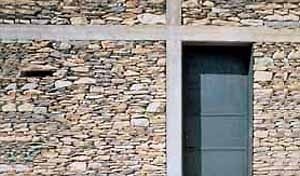 Figura 6 – Casa de Pedra, Tavole, Ligúria, Itália. Projeto 1982, realização 1985-1988<br />Foto The Pritzker Architecture Prize 