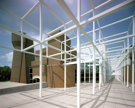 Grid do Centro Wexner para as Artes, Arquiteto Peter Einsenman<br />Foto Brad Feinknopf  [Wikimedia Commons]