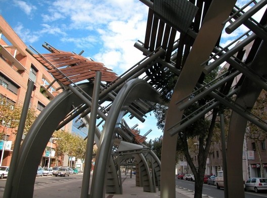Avenida Icária, Barcelona. Arquiteto Enric Miralles <br />Foto Andrés Passaro 