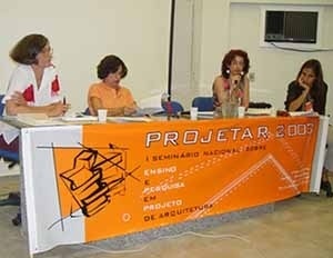 Mesa Redonda composta por Claúdia Loureiro, Sonia Marques, Ruth Verde Zein, Silke Kapp e Fernanda Magalhães