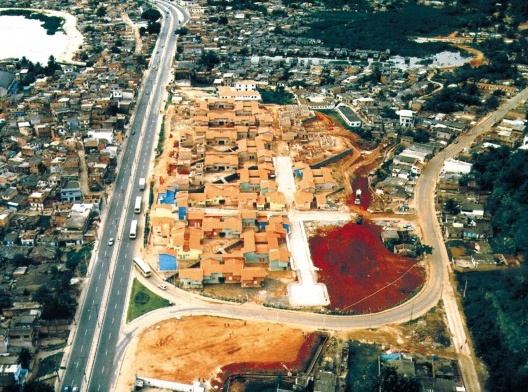 Novos Alagados, vista aérea, Salvador, 2003. Arquiteto Demetre Anastassakis<br />Foto divulgação 