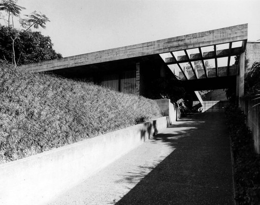 Residência Rivadávia Wollstein, Blumenau, 1974. Arquiteto Hans Broos<br />Foto Cristiano Mascaro 