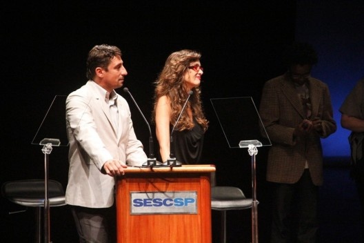 Tuca Andrade e Márcia Cabrita, apresentadores do Prêmio APCA 2012<br />Foto divulgação  [Acervo APCA]