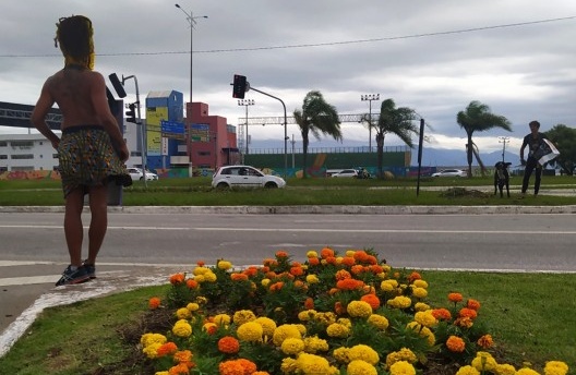 Desenho de Flores pintado e colorido por Usuário não registrado o dia 07 de  Maio do 2011