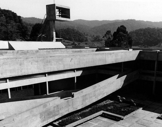Abadia Santa Maria, São Paulo, 1975. Arquiteto Hans Broos<br />Foto Cristiano Mascaro 