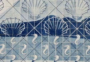Detalhes de Conchas e Hipocampo – azulejos 15 x 15 – Portinari [www.ceramicanorio.com/paineis.html]