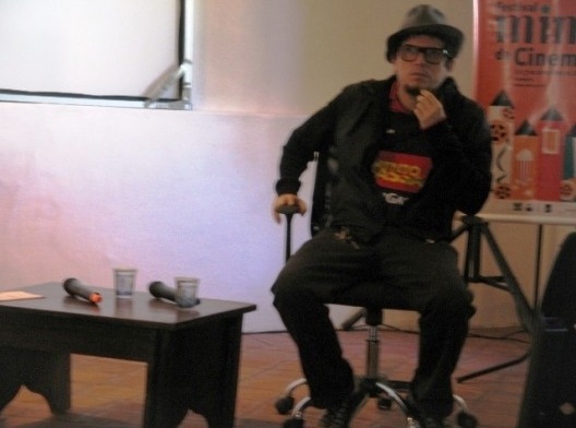 Fred Zero Quatro, no debate Produção Musical x Produção de Cinema no Nordeste. Mercado da Ribeira, Olinda, MIMO 2010.<br />Foto Eliane Lordello 
