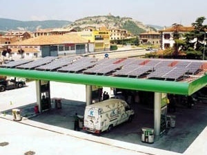 Posto de Gasolina BP com módulos de células fotovoltaicas, Osana, Espanha [ICAEN – Institut Català d'Energia]