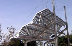 Detalhe da pérgola fotovoltaica, Praça da Ciência, Murcia, Espanha [ARGEM – Agencia de Gestión de Energía de la Región de Murcia]