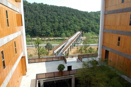 Campus Xiangshan, Academia de Arte da China, fase 1, Hangzhou, China, 2002-2004. Arquiteto Wang Shu<br />Foto Lu Wenyu  [Pritzker Prize]