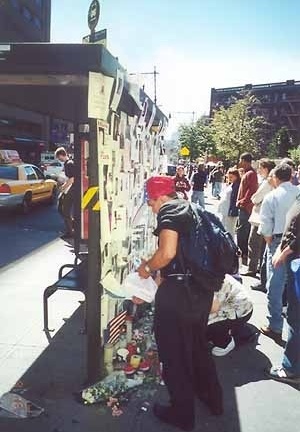 Dia 16/9: sul de Manhattan: ponto de ônibus defronte a um hospital
