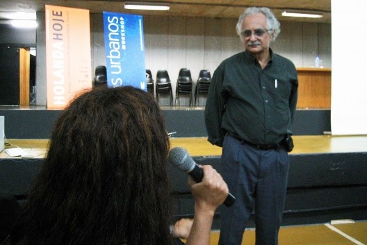 José Magalhães Jr. em debate posterior a sua palestra, Workshop Rios Urbanos, 17 mar. 2003<br />Foto divulgação 