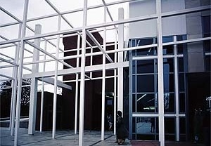 Wexner Center for the Arts, Peter Eisenman. Universidade Estadual de Ohio State, Columbus, Ohio, 1989 [Bluffton College]