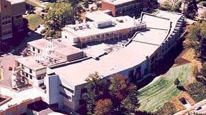 Vista aérea da University of Cincinnati's College of Design, Architecture, Art and Planning. Peter Eisenman