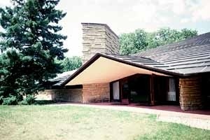 Igreja Unitária para Madison, Wisconsin, 1949. Arquiteto Frank Lloyd Wright<br />Foto de Mary Ann Sullivan, Professor of English and Art History, Bluffton College 