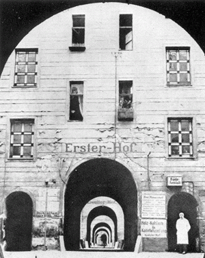 Mietkasernen Mayershof na Ackerstrasse, Berlin da segunda metade do século XIX [Dal Co e Tafuri, 1991: 22]