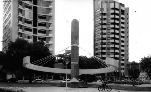 Monumento comemorativo, Itajaí, Santa Catarina, 2009<br />Foto divulgação  [Acervo Marcos Konder Netto]
