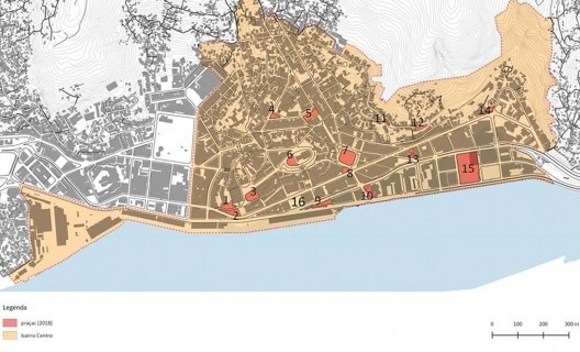 Mapa do bairro Centro com demarcação dos limites administrativos e das praças existentes em 2018<br />Elaboração Flavia Ribeiro Botechia, 2018 