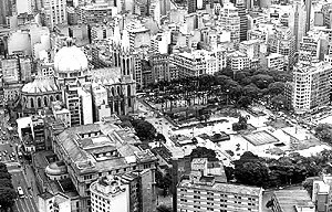 Catedral e Praça da Sé, São Paulo<br />Foto Nelson Kon 