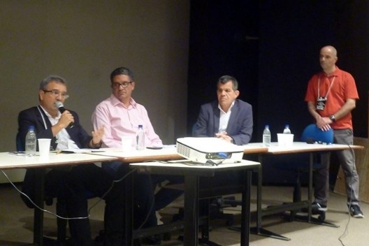 Sessão sobre Tombamento, Almir de Oliveira (superintendente do Iphan-AM), Pedro Paulo Cordeiro (CAU-AM), Bosco Saraiva (autor da proposta na Assembleia Legislativa)<br />Foto Claudia Helena Campos Nascimento 