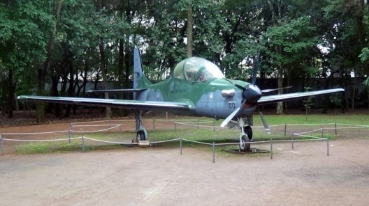 Aviao tucano remoto gigante