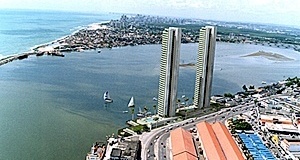 Perspectiva promocional dos edifícios Pier Duarte Coelho e Pier Maurício de Nassau: vista da Bacia do Pina [www.mouradubeux.com.br]