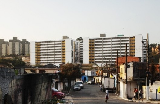 Residencial Corruíras, reassentamento dos moradores da Favela Minas Gerais, Jabaquara, São Paulo, 2010-2013. Boldarini Arquitetos Associados<br />Foto Daniel Ducci  [website oficial do escritório]