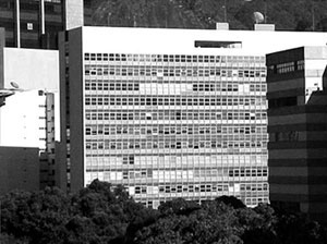 Figura 6(b) – Edifício da Fundação Getúlio Vargas (1999), parede-coletor solar