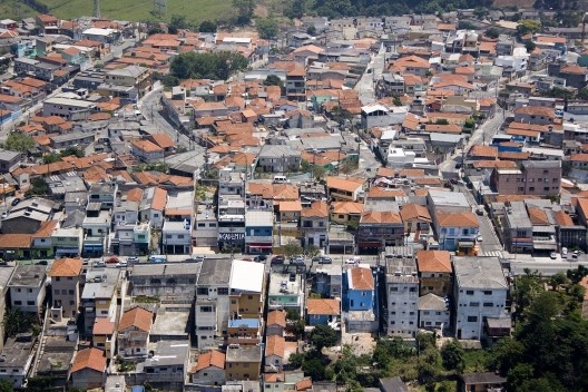Tecido urbano de periferia, São Paulo, Brasil, 2010 <br />Foto Fernando Stankus  [Creative Commons]