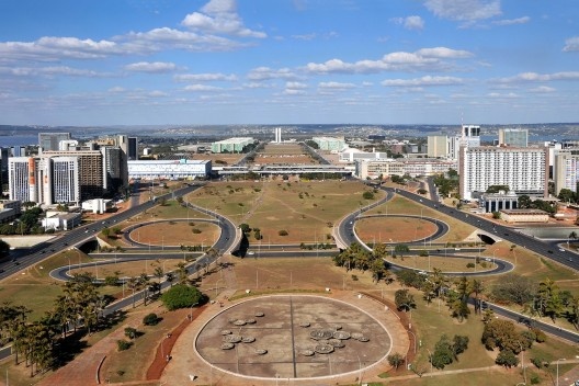 Eixo monumental de Brasília<br />Foto Cayambe  [Wikimedia Commons]