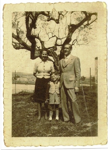 Domingo Escorsa y familia. Béziers (c. 1955) [Archivo de Dolores Escamilla Escorsa]