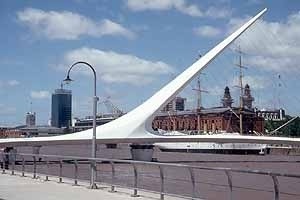 Ponte em Puerto Madero, Buenos Aires. Arquiteto Santiago Calatrava<br />Foto Roberto Segre 