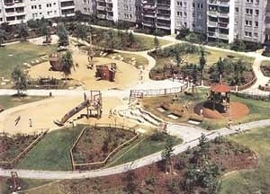 Parque infantil em Berlin-Höhenschönhausen, 1994
