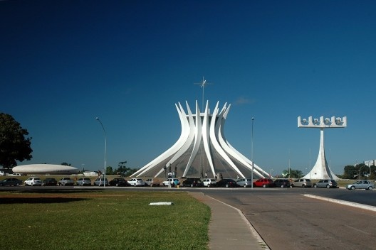 Catedral, Brasília. Arquiteto Oscar Niemeyer<br />Foto Frederico Holanda 