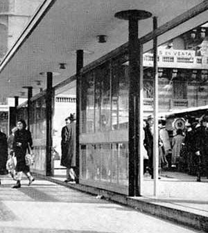 Feira da Plaza Lavalle, Buenos Aires, Argentina, Arq. Juan Casasco, 1952-54. [Nuestra Arquitectura, n. 351, Buenos Aires, febrero 1959]
