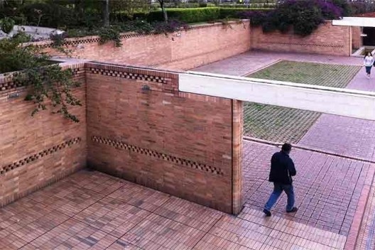 Biblioteca Virgilio Barco, Bogotá. Arquitecto Rogelio Salmona<br />Foto Abilio Guerra 