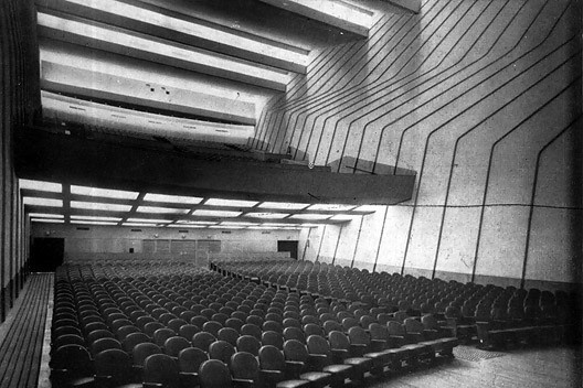 Sala de projeção, Cine Trianon (atual Cine Belas Artes), São Paulo<br />Autoria da foto não identificada  [Acrópole, n. 215, set. 1956, p. 449]