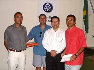 Premiados da Mostra de Projetos de Arquitetura: Arquitetos Haroldo Maranhão, Orlando ribeiro (á esquerda); ao centro (representante da Thyssen Krupp - Reynaldo da Paixão), e à direita, arquiteto Nilberto Gomes