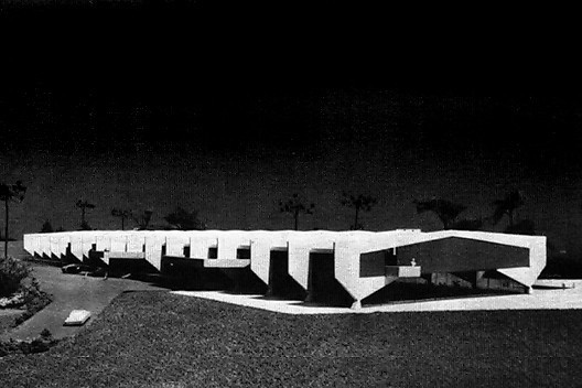 Clube Santa Mônica, projeto ganhador do concurso, 1962, Curitiba. Arquitetos Francisco Moreira, Luiz Forte Netto e José Maria Gandolfi<br />Foto divulgação 