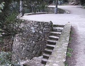 Fig. 7 - Trecho da via superior com largo conectando a pista à escada drenante