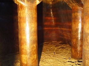 Fig. 14 - Interior de cisterna no viaduto mais baixo