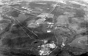Vista aérea do início da construção de Brasília tendo em primeiro plano o Palácio do Alvorada, 1957/58 [Acervo Arquivo Público do Distrito Federal]