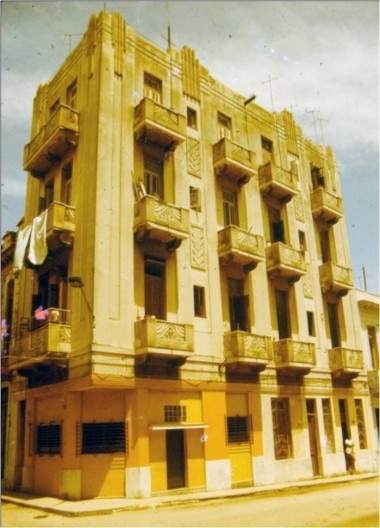 Prédios de apartamentos nos bairros Centro Havana e Vedado, 1930-1940. Da influência francesa á norte-americana<br />Foto Roberto Segre 