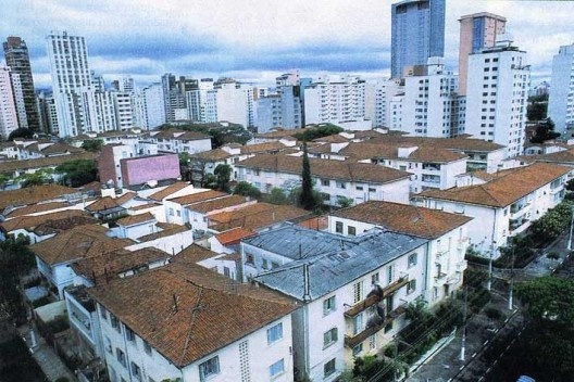 Vista geral do conjunto [“Ilha de Sossego”. Veja São Paulo. São Paulo, 20 nov. 2004]