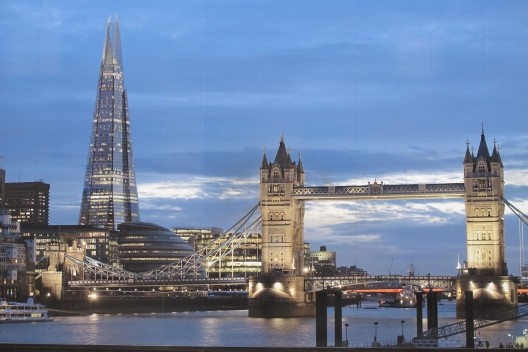 Vista do London Bridge, com a torre de Renzo Piano no fundo <br />foto Roberto Segre 