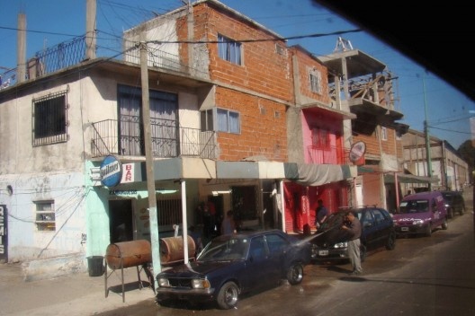 Villa 21-24, padrão de uso e ocupação semelhante às favelas brasileiras<br />foto André de Oliveira Torres Carrasco 