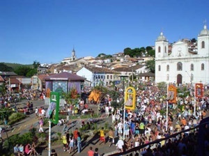 Carnaval na Praça Oswaldo Cruz, 2005 [www.paraitinga.com.br]