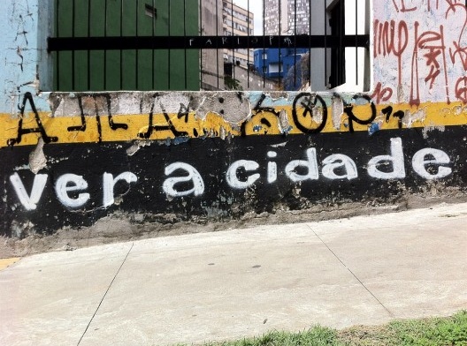 “Ver a cidade”, pichação em área central de São Paulo<br />Foto Abilio Guerra  [Fotografia da série “A cidade fala”]